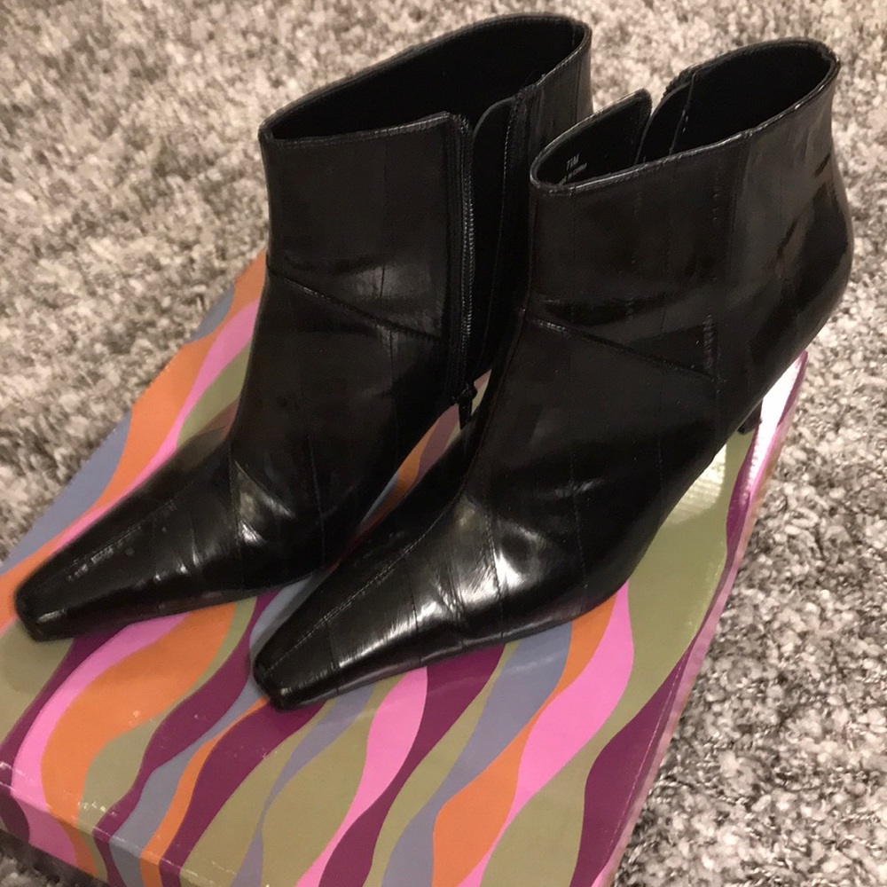 Moda  black 3 inch bootie- NWOT